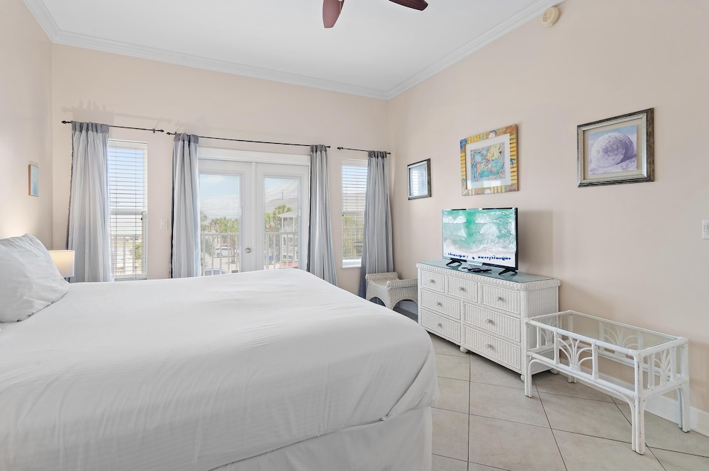 Pavilion Palms 205b