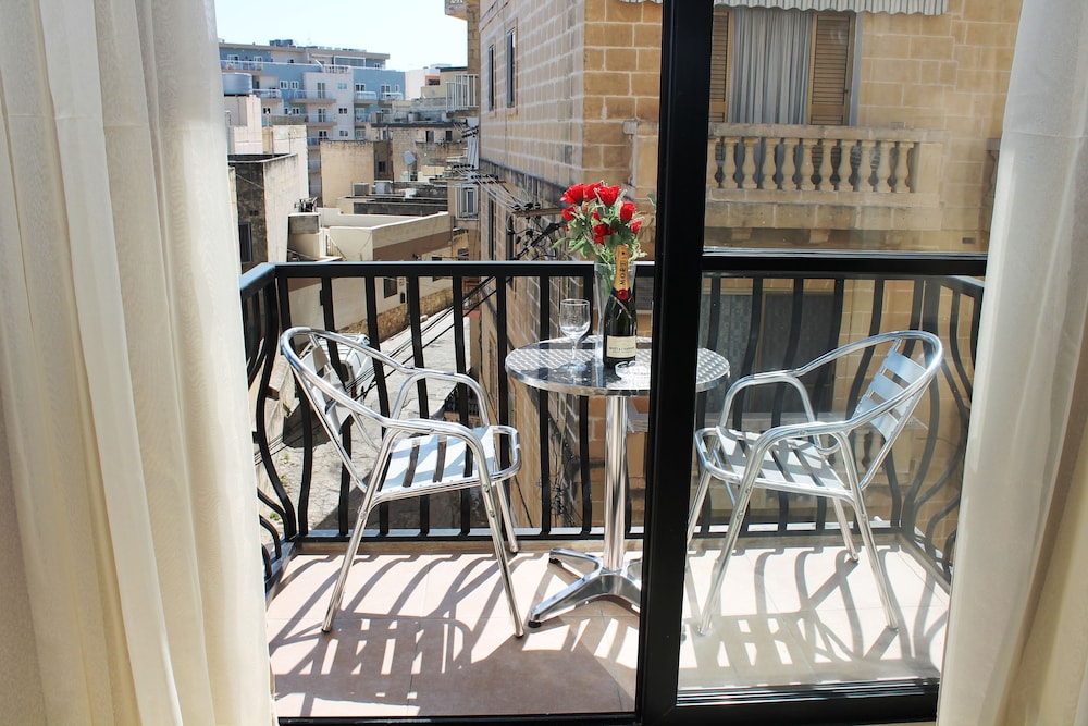 Getawaysmalta - Seashells Apartment 11 With Terrace and Sea Views in Bugibba photo 4