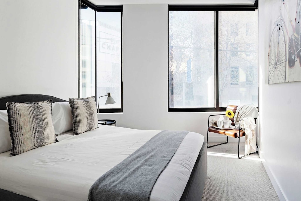 A Cozy 2BR Apt Right on Buzzing Chapel Street