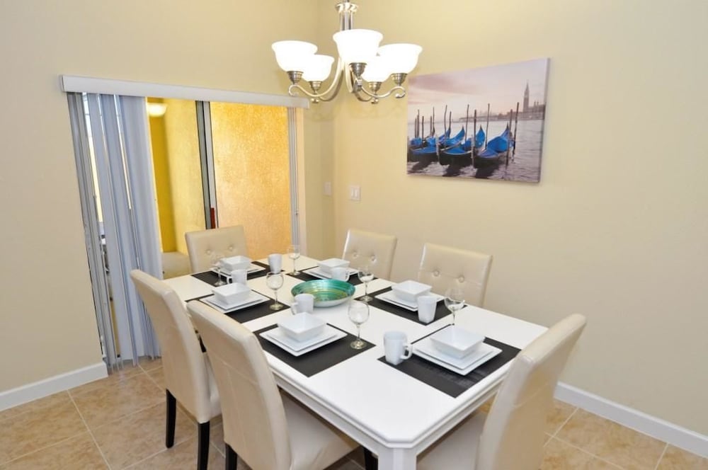 8939 Paraside Palms Townhome 4 Bedroom by Florida Star