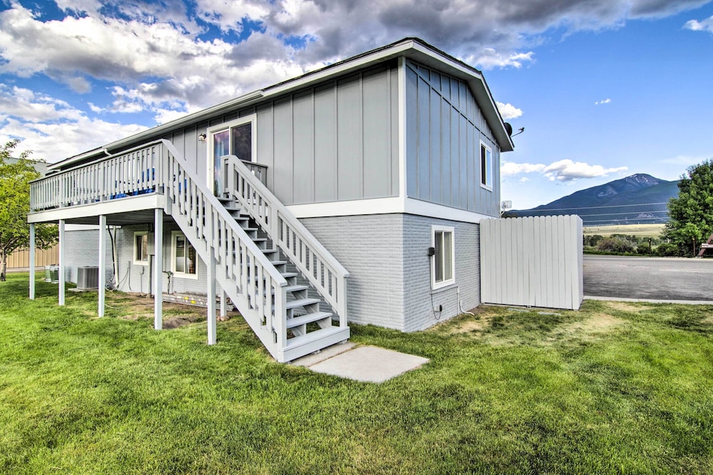 Montana's Emigrant Peaks Getaway: Apt w/ Mtn Views