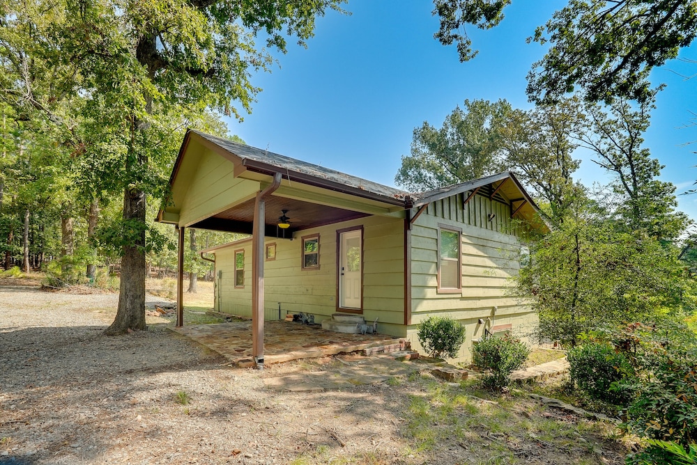 Cozy East Texas Retreat Near Lake O the Pines! - Property Image 2