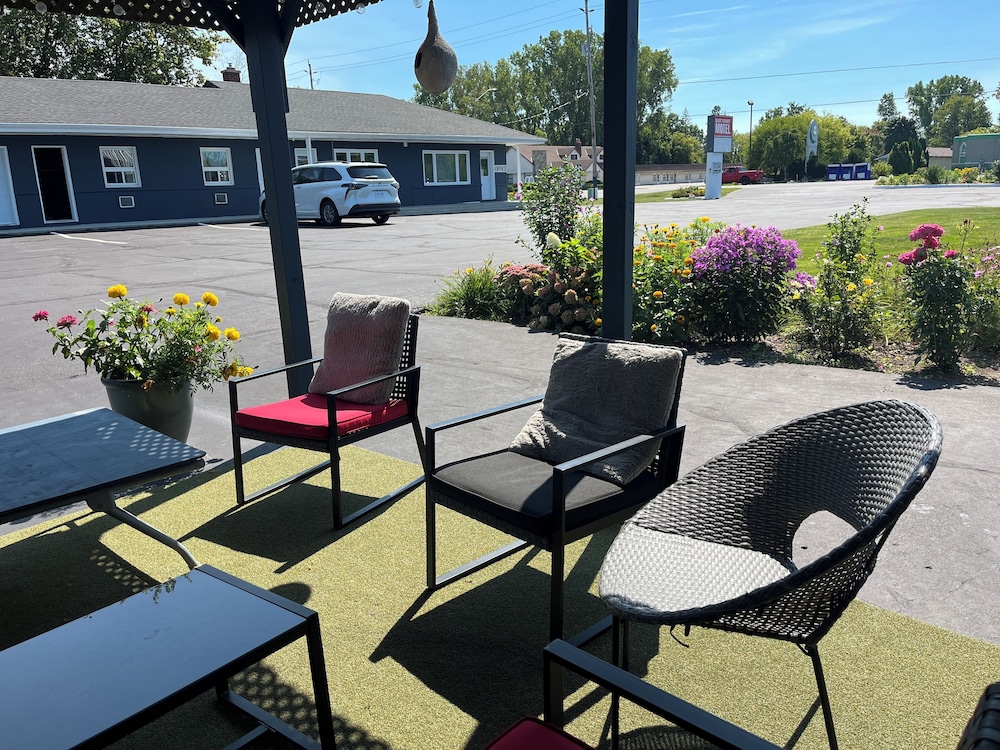 East Court Motel