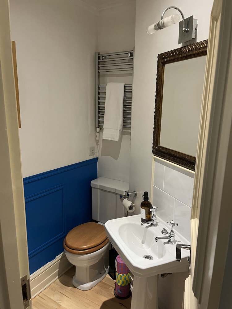 Newly Refurbished - Awesome 3 Bedroom Notting Hill Very Central With a Balcony