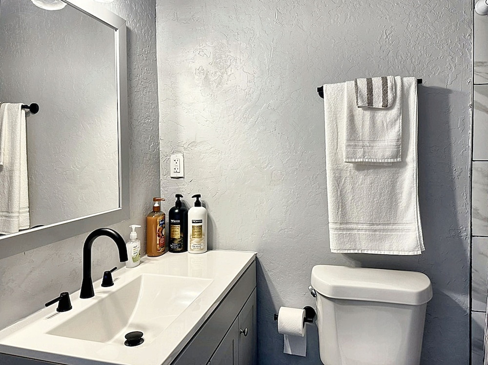 Modern 1B Studio Oasis Plaza District Access 32C