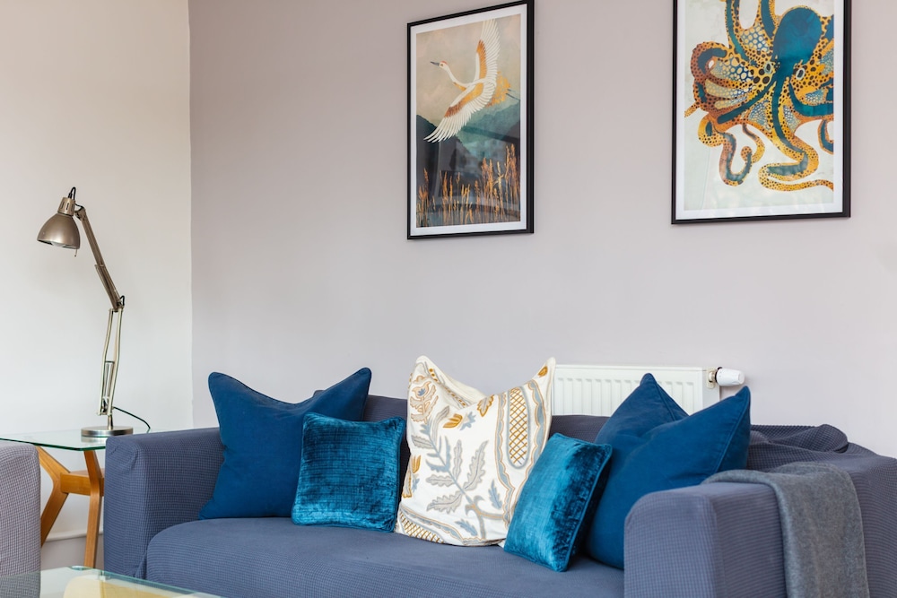 Spacious Central 3 Bedroom Apartment in Old Street