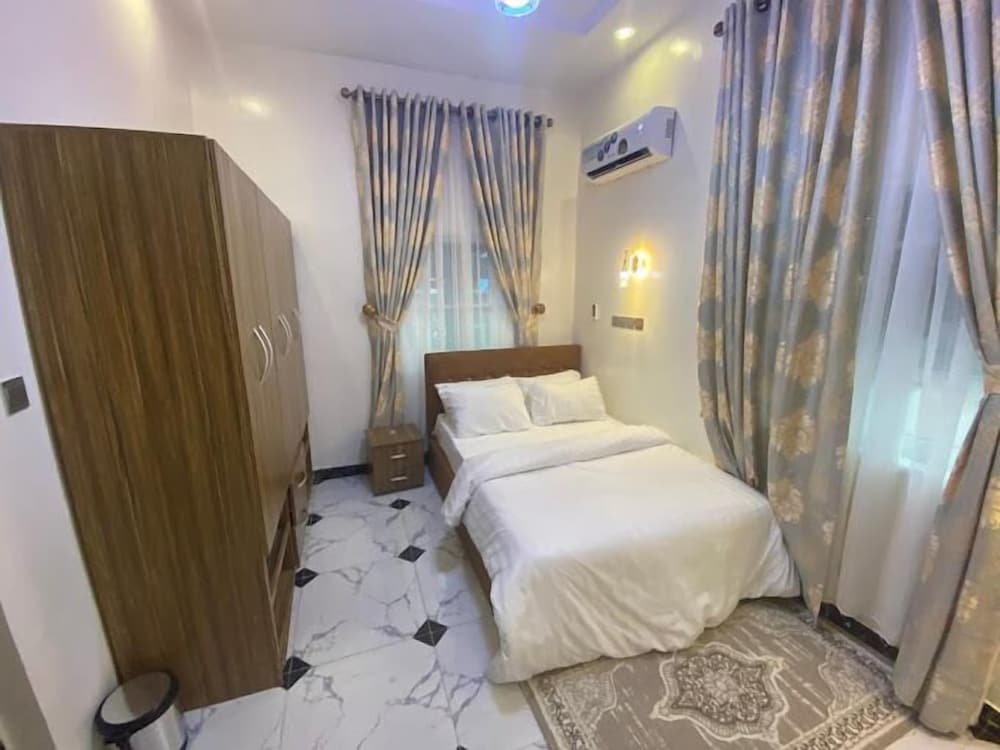GHS APARTMENT LTD