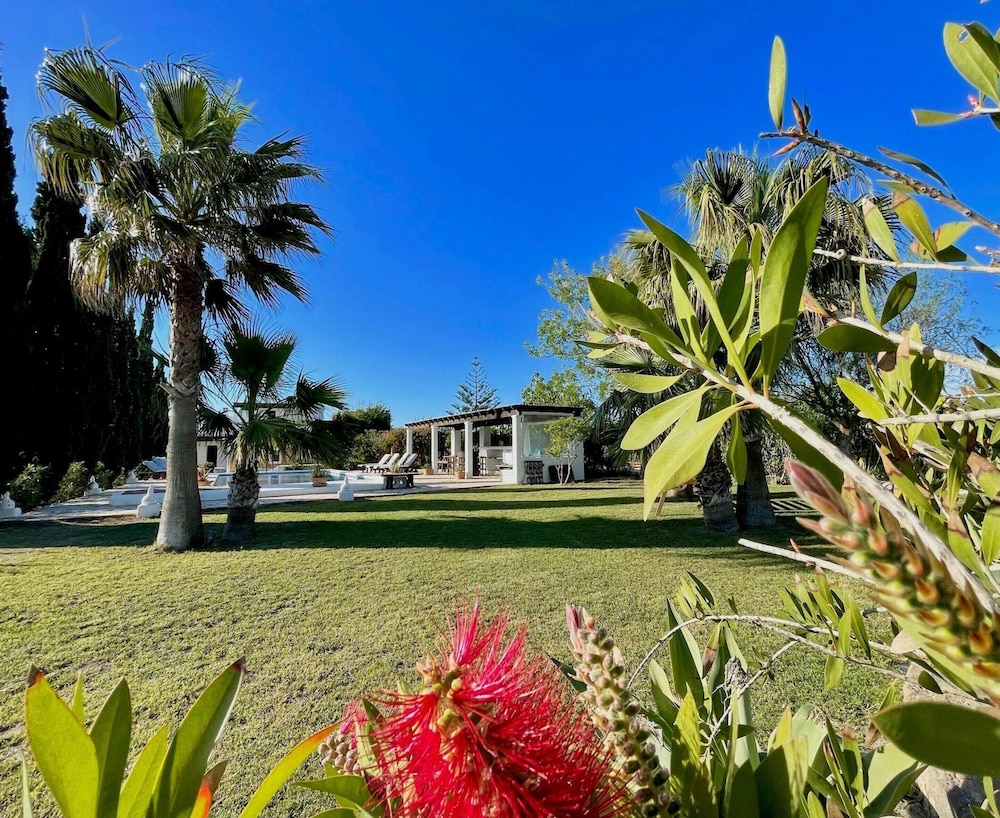 Holiday Home Near Stunning Beaches