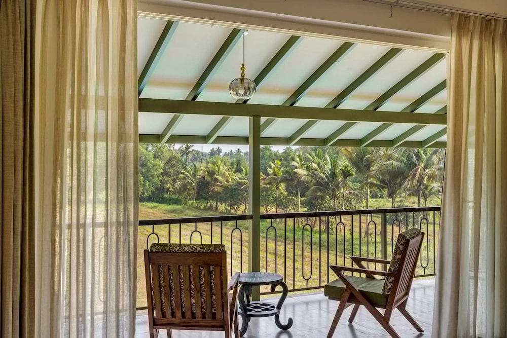 Field View Villa With Pool Perfect for Big Groups