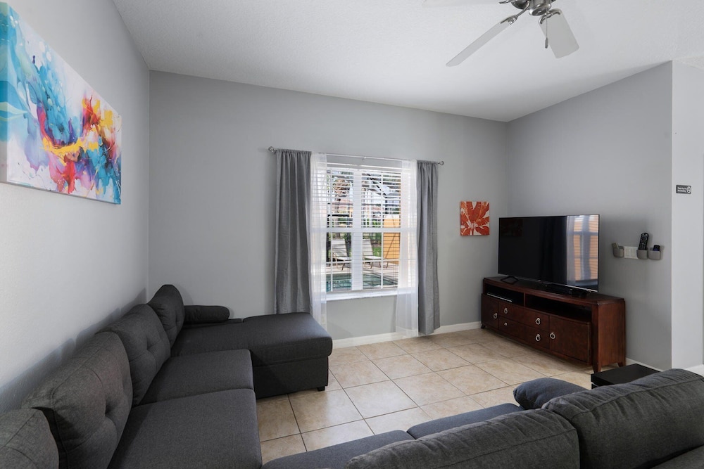 8963 Majesty Palm Rd