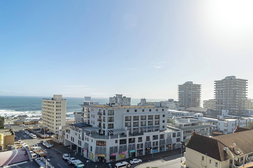 1 Bedroom Apartment, Seapoint, Cape Town