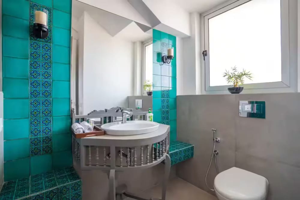 The Coastal Nest - 2BHK by Da Alohas
