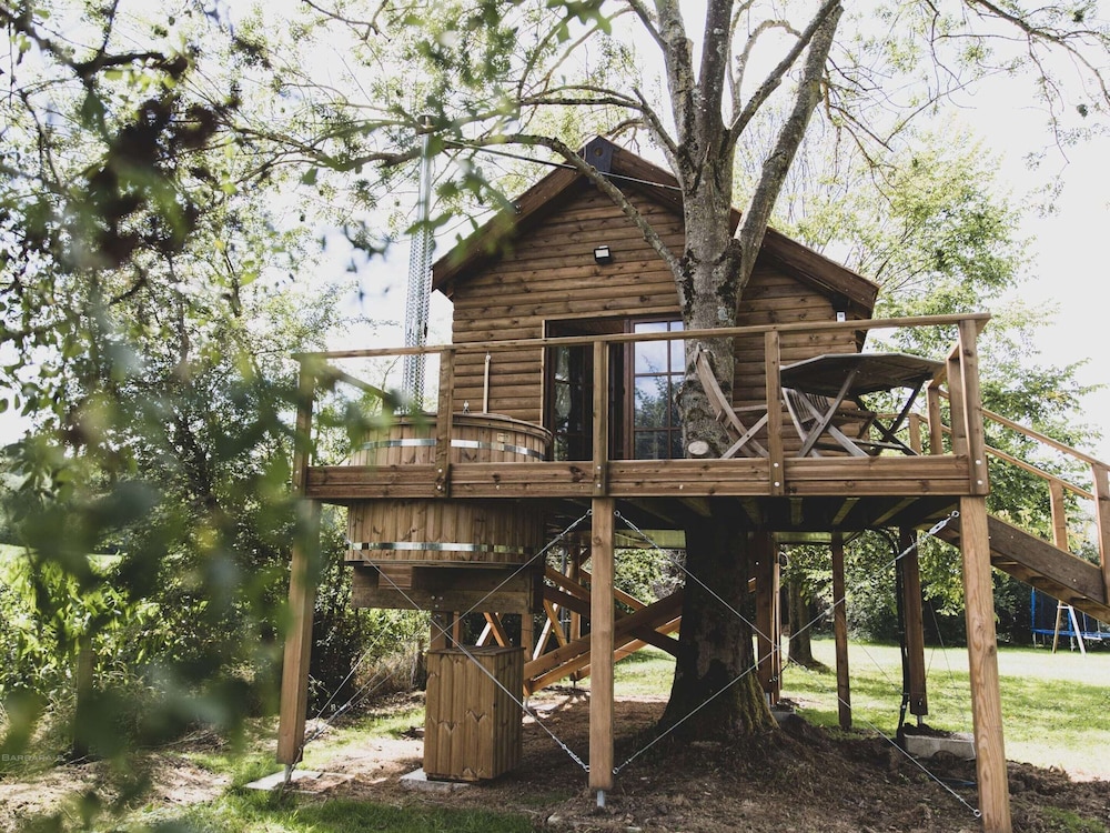 Romantic Woodland Chalet