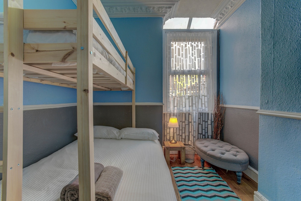 Levenshulme Self-Catering Townhouse view 3