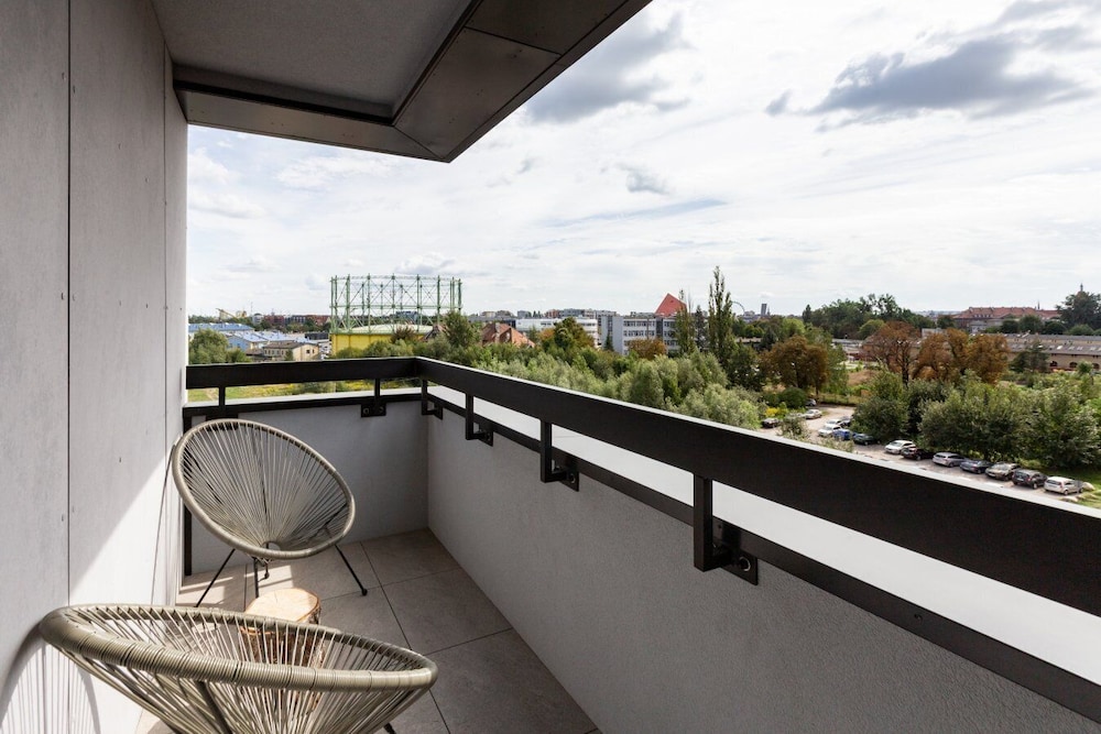 Doki Living - Foodhall & Parking by Downtown Apartments