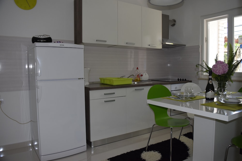 Jele Rooms
