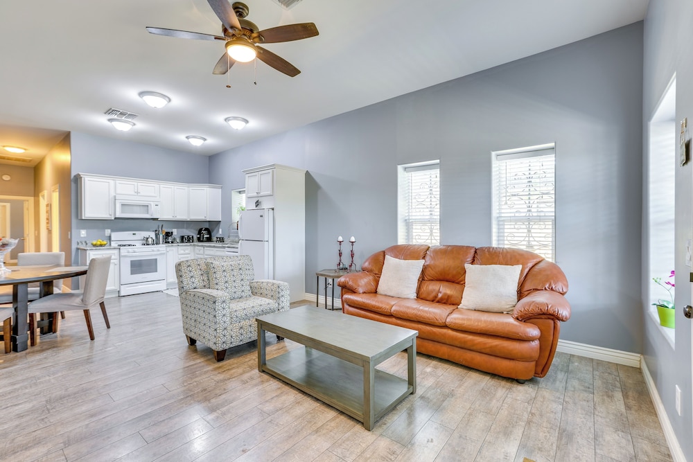 Apartment 2 Mi to Chase Field & PHX Arena!