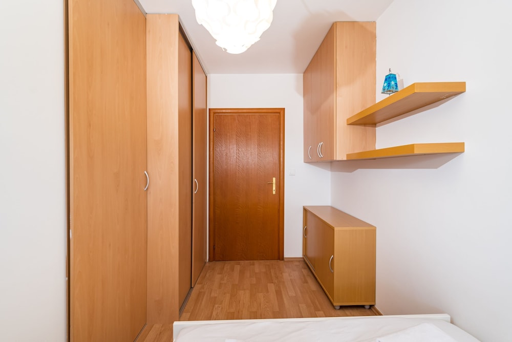 Mirella Cosy Apartment With Two Bedrooms view 2