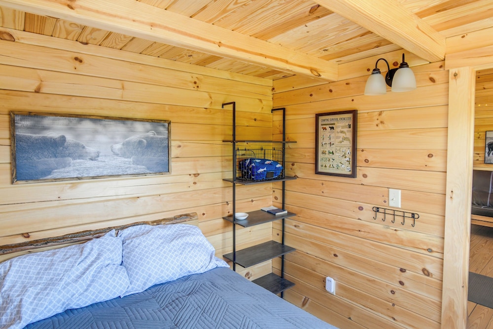 Teton Mtn Views: Peaceful Riverfront Cabin!