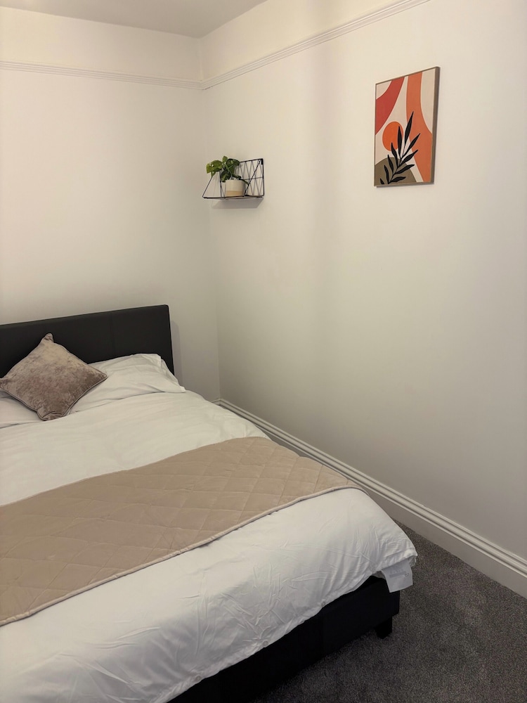 Central Chelmsford 2-bed Apt, 5 Mins to Station
