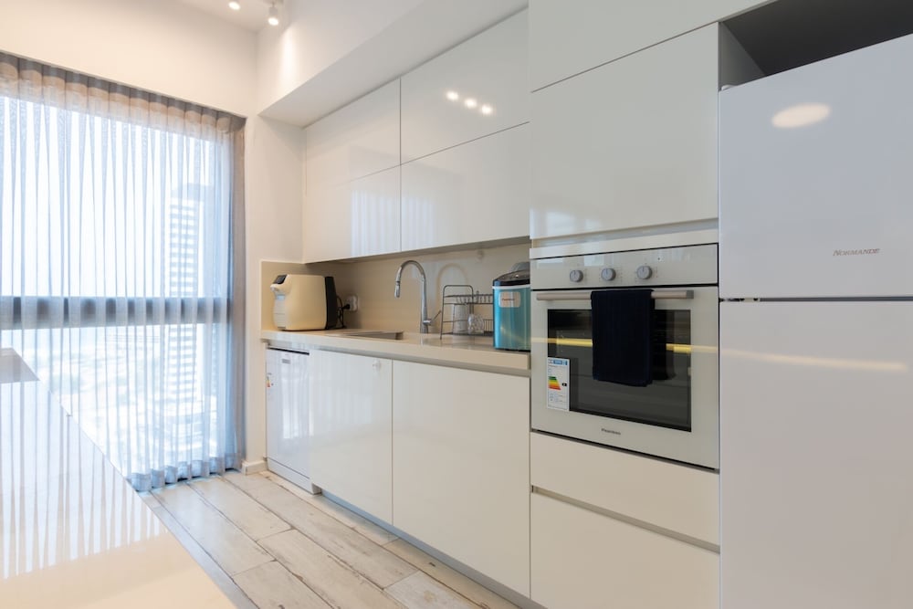 3 BR SeaFront APT Prestigious Tower