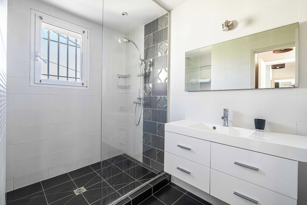 A/c Villa 8br/15p With Pool & Tennis - Antibes