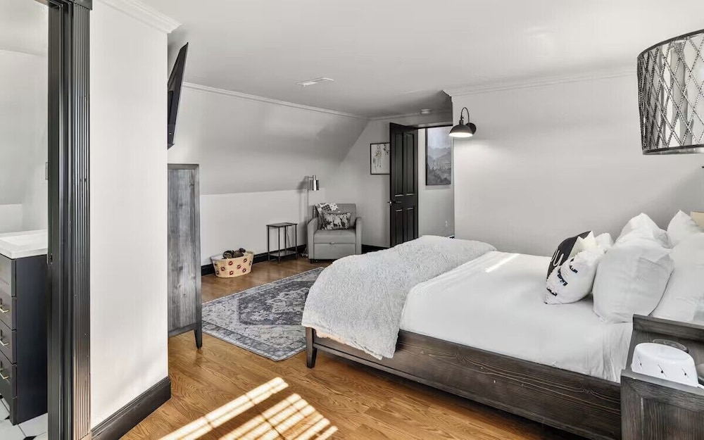 The Three Bears Retreat - King suites