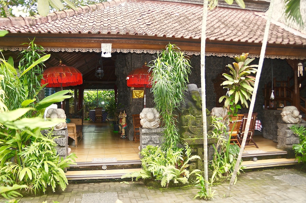 Aahh Bali Bed and Breakfast
