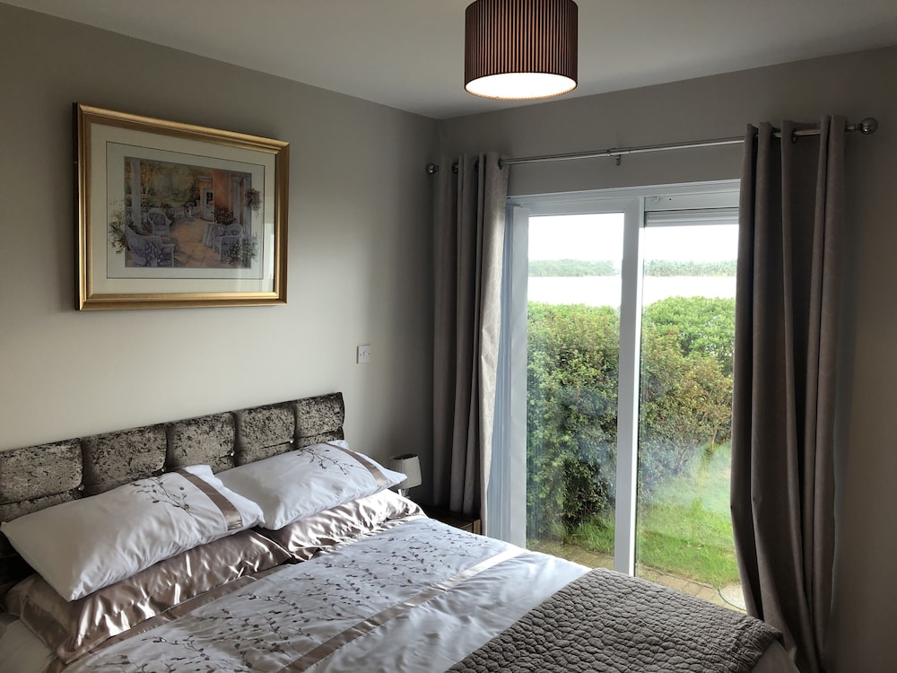 Immaculate 3-bed Apartment in Dundrum Co Down view 2