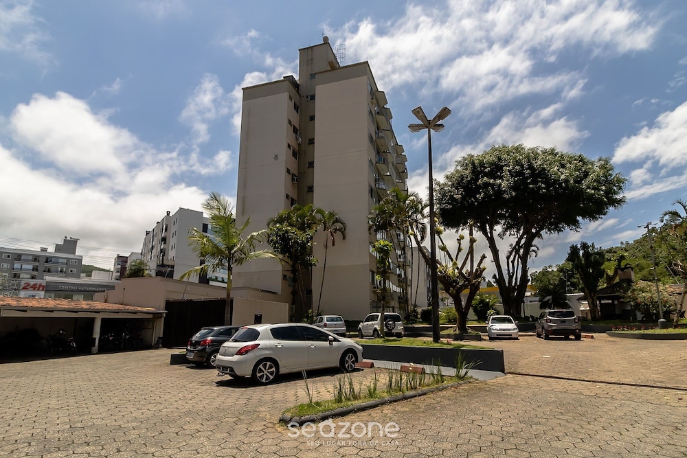Modern Apartment Near the BC Ferris Wheel Mbh0601