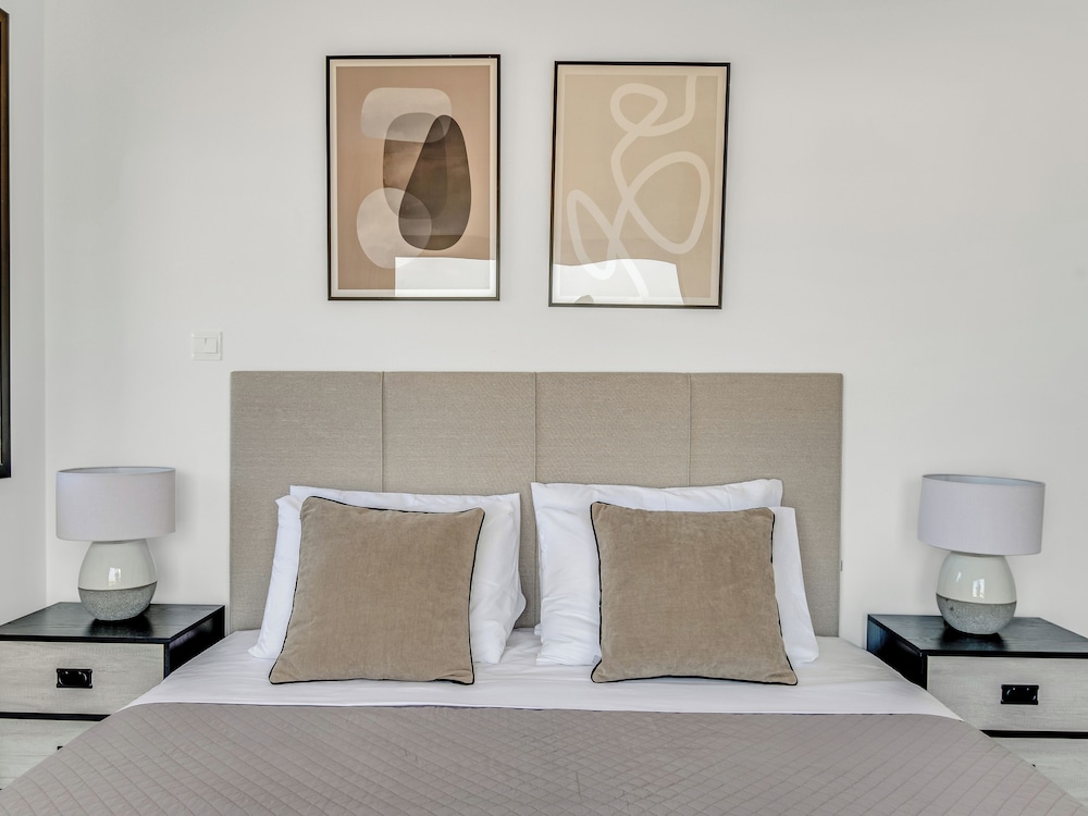 Sanders Elgio - Precious 3-bdr Apt With Balcony view 3