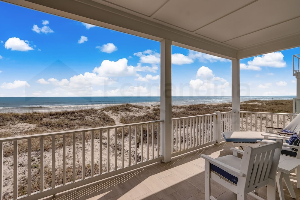 Magnificent Modern Beach House with Ocean View from All Rooms by RedAwning