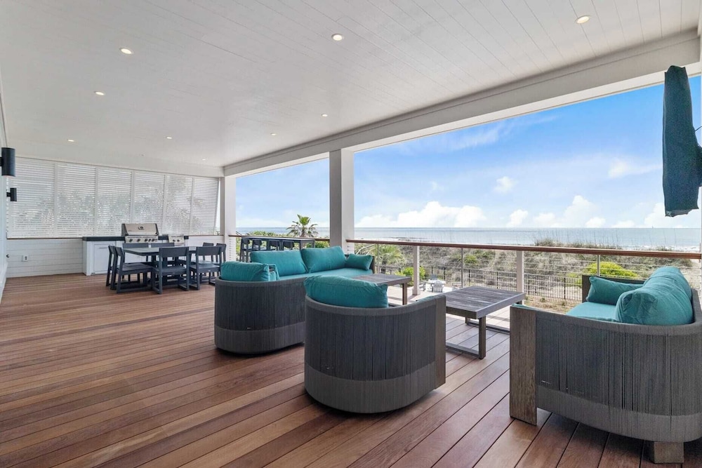 712 Ocean Blvd by Avantstay New Construction w/ Pool, Game Zone, Private Beach Access, and Oceanfront Views
