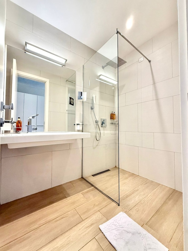 Condo Studio Plaza