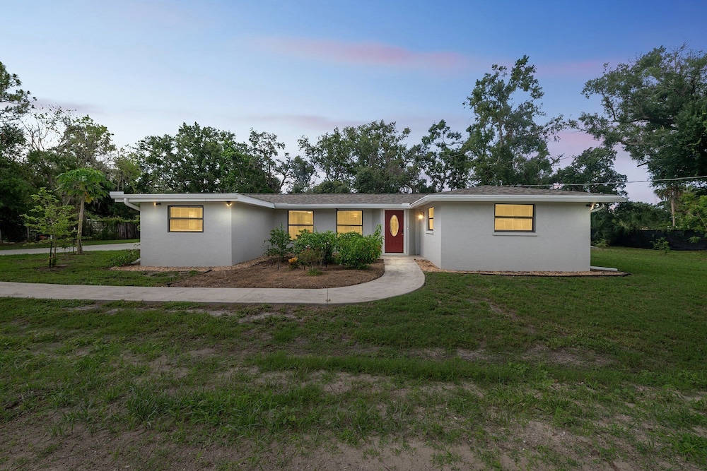 Elwood Park Gem: Spacious 3br Prime Location 3 Bedroom Home