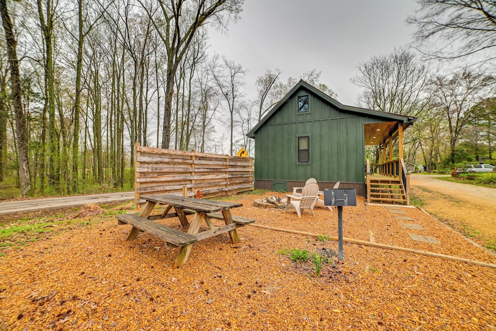 Walk to Marina: Springville Cabin w/ Fire Pit!