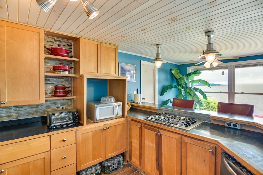 Massachusetts Vacation Rental: 5 Mi to Fall River