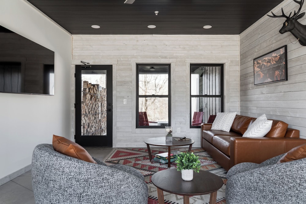 Spillway Lodges
