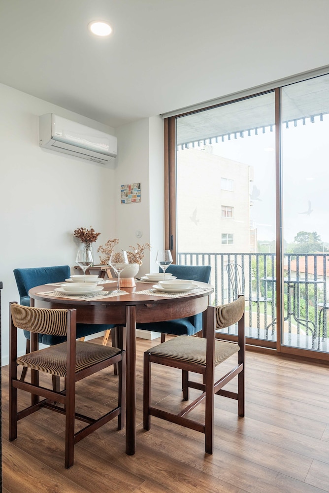 Liiiving in Matosinhos - Warm Vintage Apartment