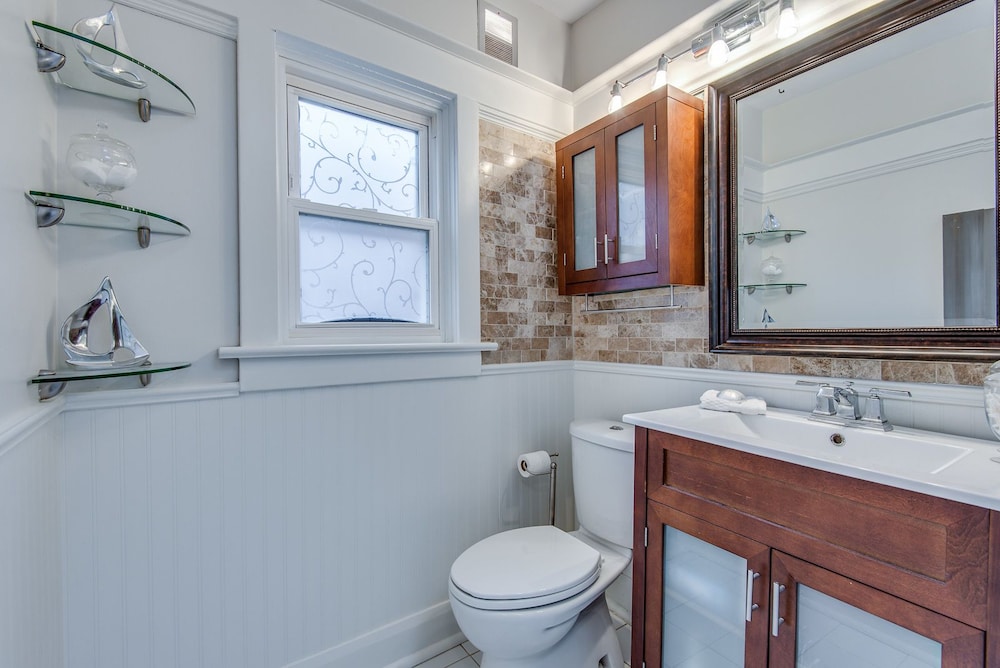 Applewood Suites - Danforth Avenue