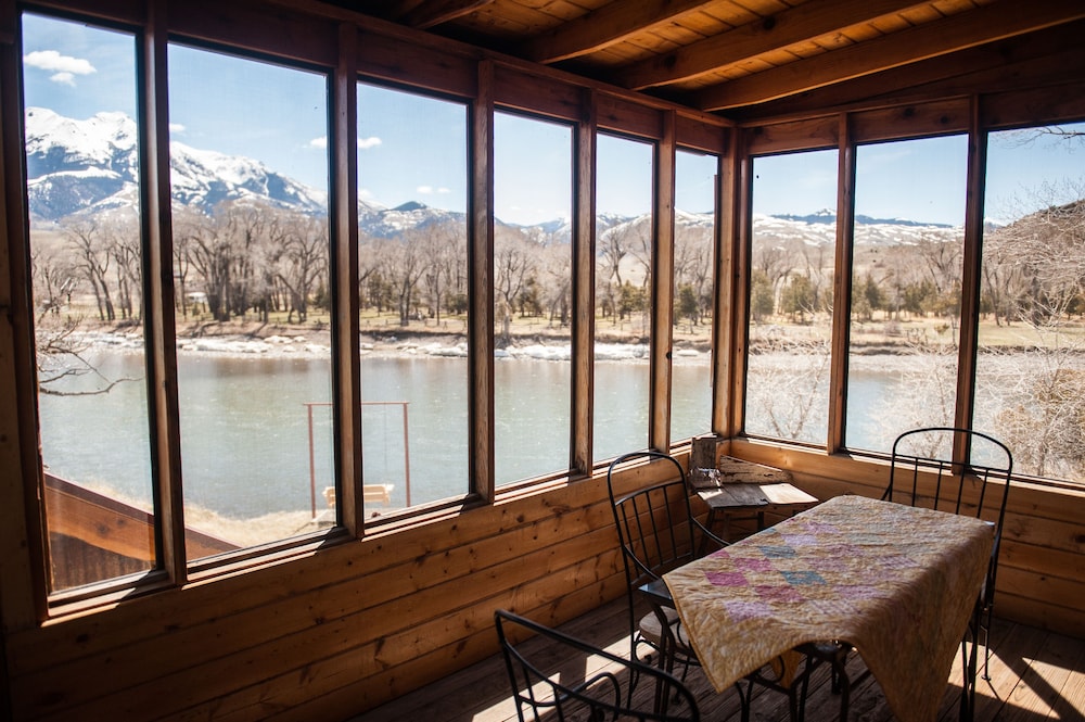 Paradise Gateway B&B and Vacation Homes