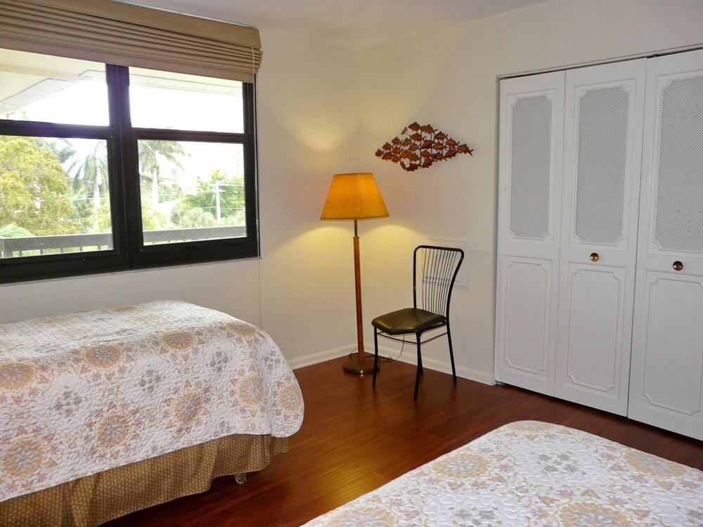 South end Condo With Pool/spa and Steps to Beach view 5