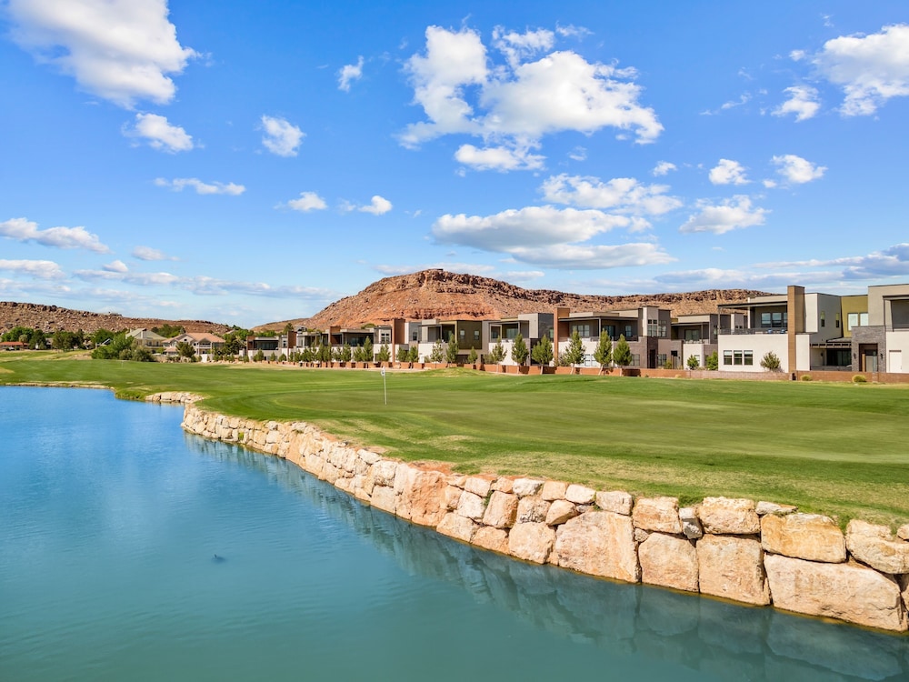 Villa #19 At Bloomington Country Club 3 Bedroom Condo