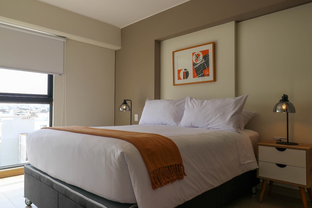 w Spectacular 2BR With Balcony in Miraflores