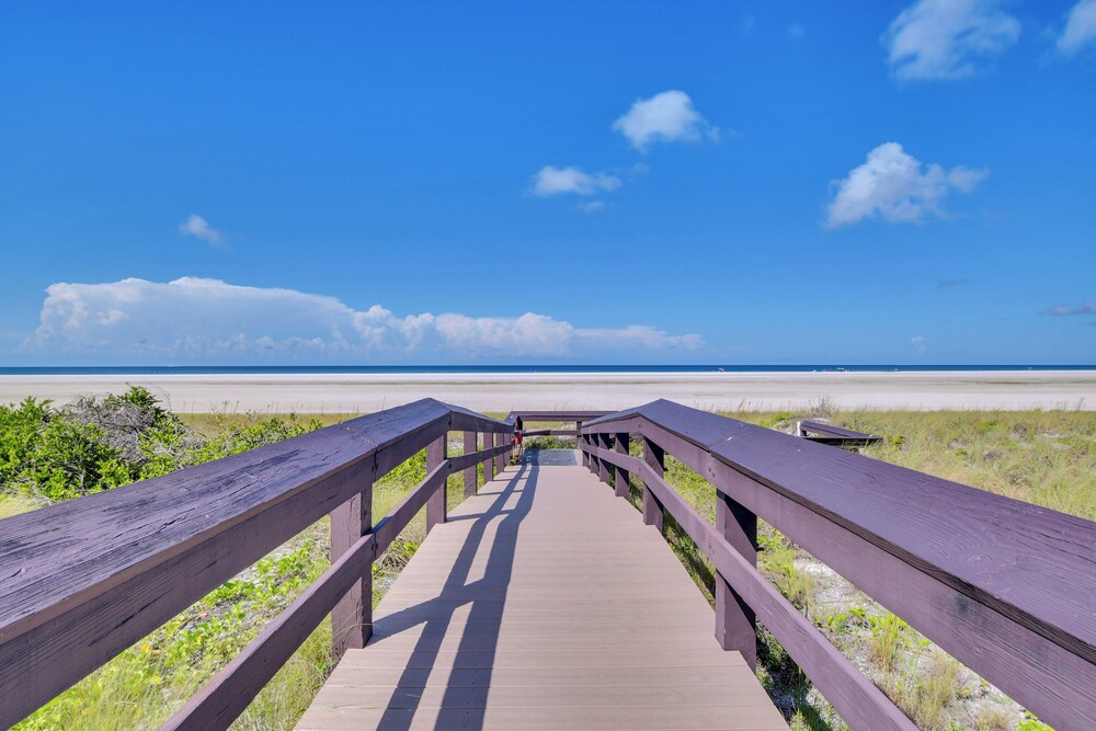 Sunset View & On Beach: Marco Island Condo