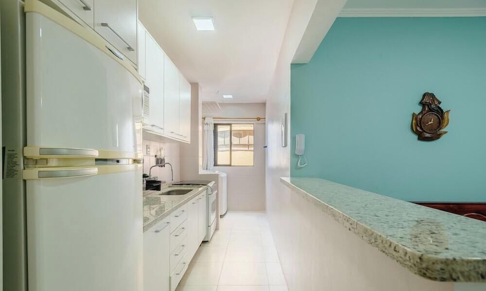 Apt in B.C Just Steps From the Beach Cec0501