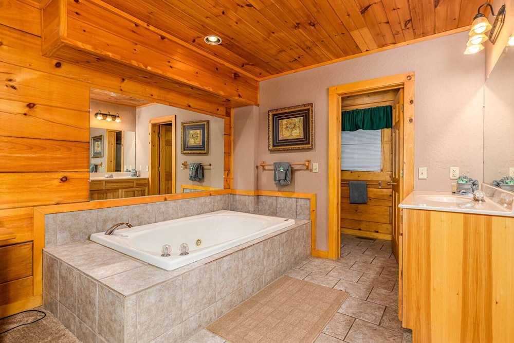 Dog Friendly Secluded Cabin W Hot-tub Sleeps 12