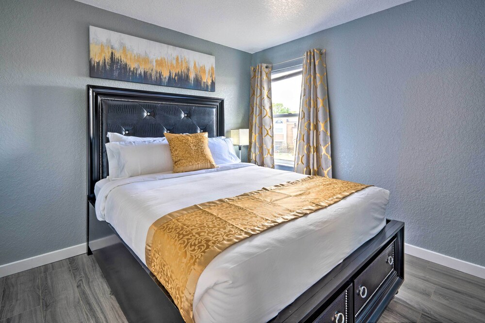 Kissimmee Retreat w/ Pool ~ 8 Mi to Old Town!