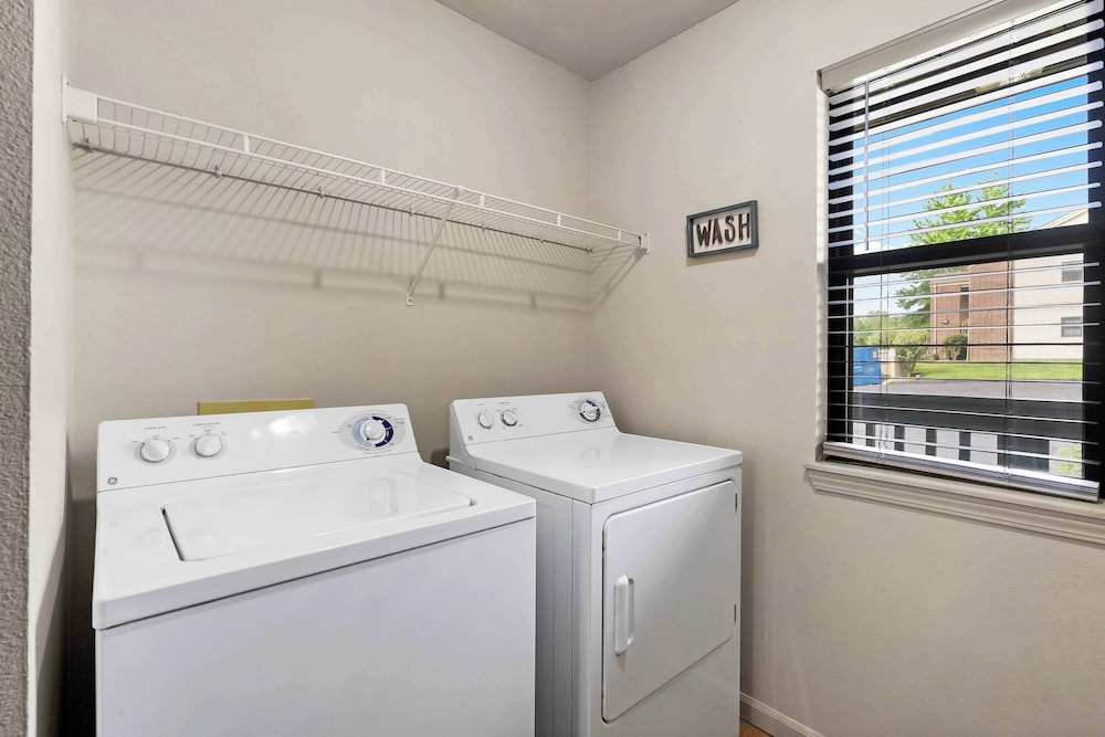 Ron's Retreat Stay for 6 With Resort Amenities