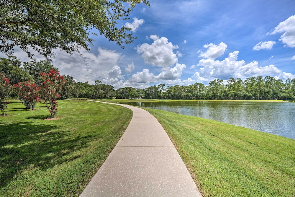 Townhouse in Lake Berkley Resort! 5 Mi to Old Town